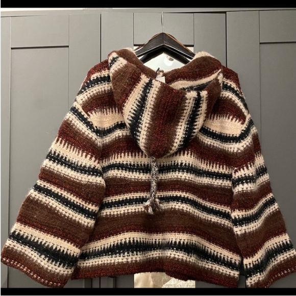ZARA Striped Alpaca Blend
Hooded Poncho Sweater limited edition - Picture 8 of 10